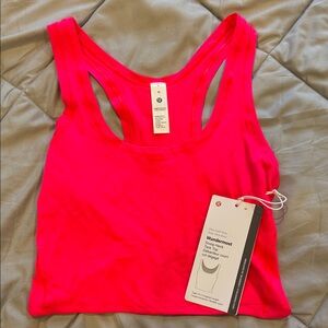 Lululemon NWT Nulu Scoop-Neck Cropped Tank Top - Size M
